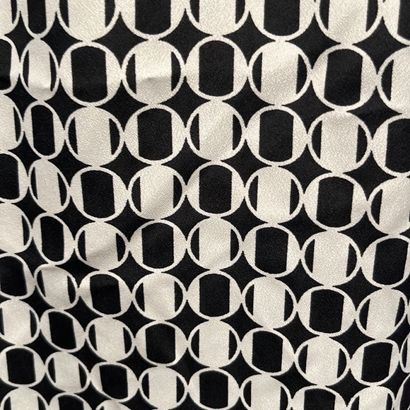 {Michael by Michael Kors} Light and Airy Geometric Blouse - Size Extra Small - Picture 6 of 8